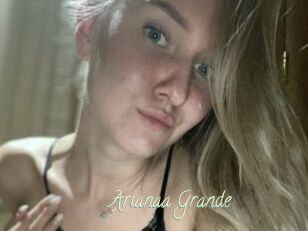 Arianaa_Grande