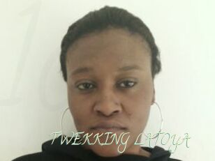 TWEKKING_LATOYA